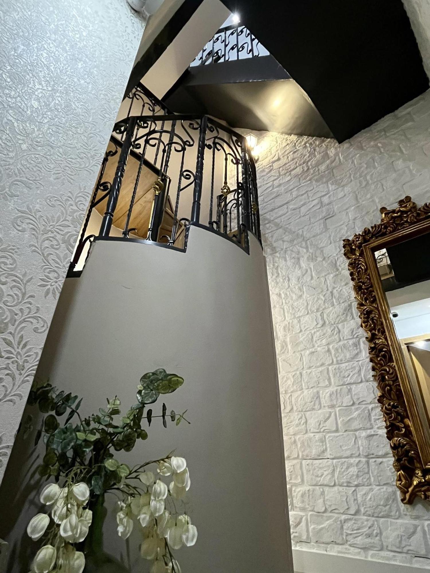 Torres De La Catedral Apartment *
